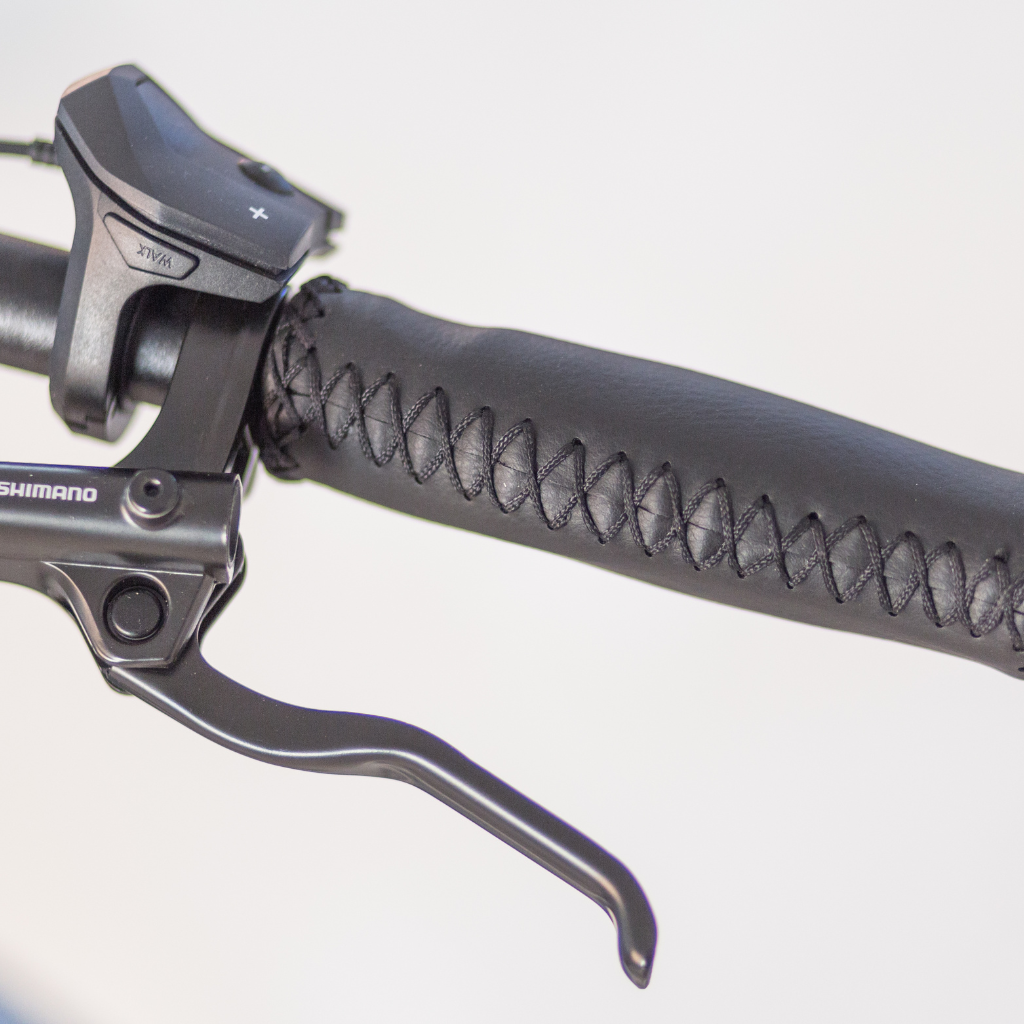 PUCH E-Maxi Belt Active Plus 500 | Blue Indigo Glossy (Heren)