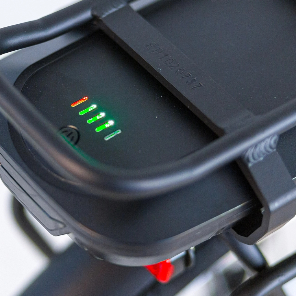 TOMOS EB 05 - Glossy White